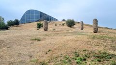La sequ�a que tiene en prealerta a la mayor parte de municipios de �rea de Santiago, con limitaciones para el riego, deja im�genes tan impactantes como el de las zonas verdes, ahora amarillas, del Gai�s.