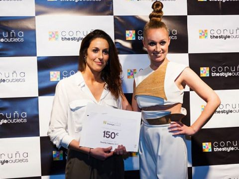Lorena Mart�nez, a la izquierda, alumna de Goymar, con una de las creaciones que le valieron para ganar el premio Talento 2015 que el a�o pasado conquist� Lorena de Dios. Javier Quintela present� su primera colecci�n �demi couture�, con Susana R�os y Tomas Buchter. 