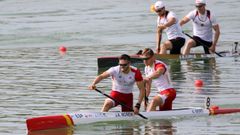 El balear Joan Antoni Moreno (marca) y el poiense Adri�n Sieiro, ayer en Racice