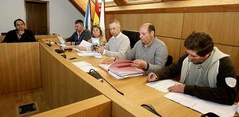 La reuni�n cont� solo con representantes de tres de los diez municipios que conforman el grupo.