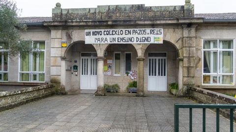 Letrero para exigir a Educaci�n un nuevo colegio en Tui