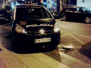 Un reproductor de DVD fue arrojado desde un tercer piso.