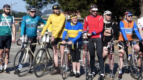 Participantes de la Clasicona, la marcha cicloturista no competitiva que se celebra en Gij�n y en la que se homenajea al ciclismo cl�sico 