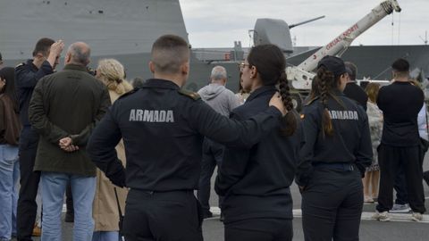  Jorge Garc�a y Luc�a Jaime, que se conocieron en la academia, se desped�an antes de que �l partiera en la F-101.