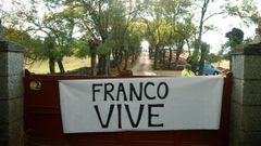 Pancarta en el Valle de los Ca�dos