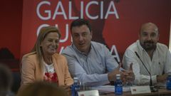 El secretario general del PSdeG, Valent�n Gonz�lez Formoso, flanqueado por la presidenta del partido, Carmela Silva, y el secretario de Organizaci�n, Jos� Manuel Lage