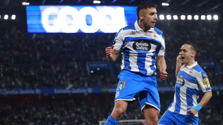 Yeremay Hern�ndez celebra el gol que marc� de penalti ante el Mirand�s.