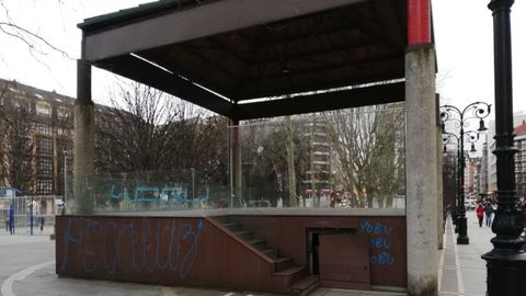 Estado actual del quiosco del paseo de Bego�a