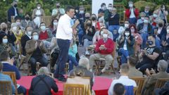 Valent�n Gonz�lez Formoso, este jueves ante militantes y vecinos de As Pontes al presentar su candidatura