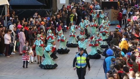 S�bado de pi�ata en Celanova.Ni�os y mayores disfrutaron de lo lindo con el desfile.