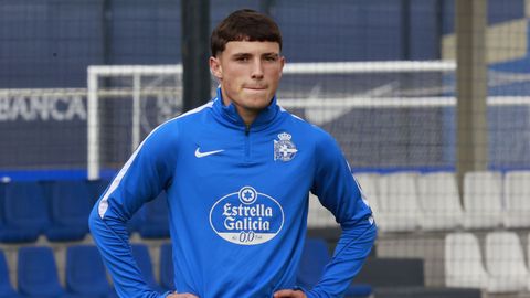 Kevin S&aacute;nchez en un entrenamiento del Deportivo.