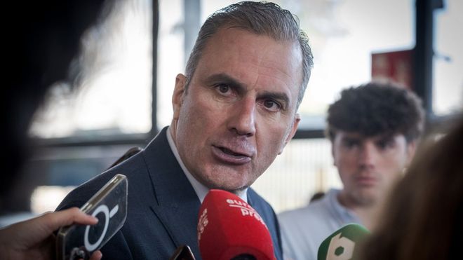 Javier Ortega Smith, atendiendo a los medios el pasado 20 de febrero