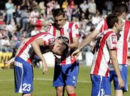 Seoane, felicitando a Iago D�az por su gol ante el Almer�a; junto a ellos, H�ctor Font.