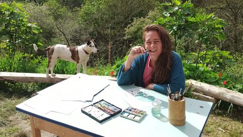 Laura Freyro junto a su perro