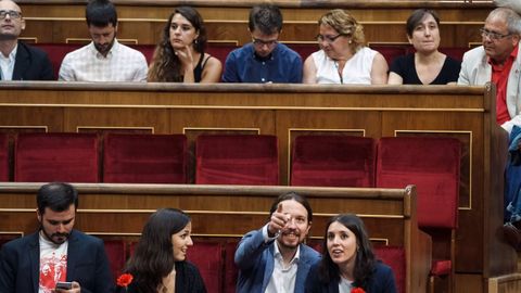 Diputados de Podemos en una sesin solemne para conmemorar el 40 aniversario de las primeras elecciones generales de 1977.