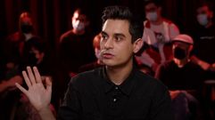 David Su�rez se dio a conocer como creador y protagonista de una �webserie�. Colabor� luego en programas como �Late Motiv�, donde su humor fue censurado por Buenafuente, o �Yu: No te pierdas nada�, del que fue despedido tras publicar en Twitter un chiste de mal gusto sobre las personas con s�ndrome de Down. 