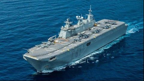 El portaeronaves anfibio Juan Carlos I.