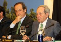Arregui (derecha) y Colmenares presidieron la junta de accionistas celebrada ayer en Madrid. 