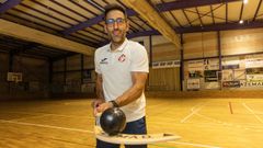 O defensa Manu � natural de Outes e vive en Carballo.