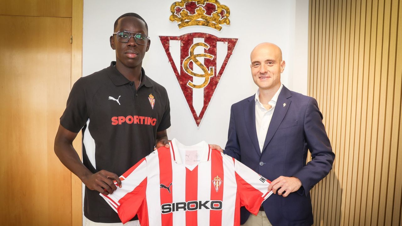 Oficial: Amadou firma su nuevo contrato profesional con el Sporting, con opción a ampliarlo 3 años extra