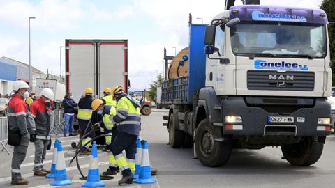 Trabajadores de Conelec restablecen el servicio elctrico tras el incendio