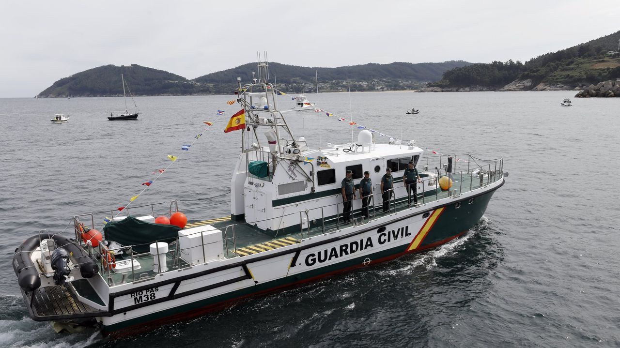La Guardia Civil intervino 156 kilos de erizo a un pesquero que los capturó de manera ilegal frente a la costa de A Mariña