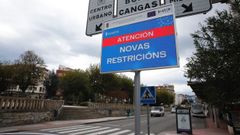 Se�alizaci�n instalada en Mar�n que anuncia las nuevas restricciones que entran en vigor esta noche