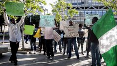 Protesta de los nigerianos de A Coru�a en la plaza de Pontevedra