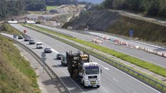 Obras en la A-54 en el tramo Melide-Arz�a, a�n sin acabar (en foto de archivo)