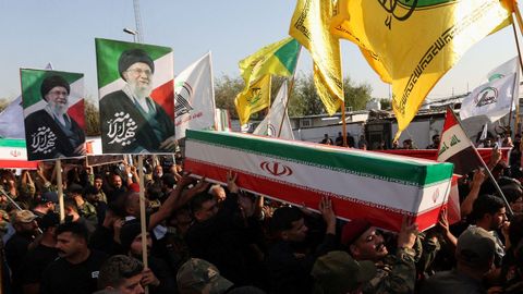 Entierro en Irak de uno de los 20 soldados abatidos por la operaci�n militar conjunta de Estados Unidos y Arabia Saudita
