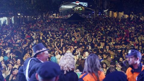 La orquesta actuaba en la Praza García Barbón