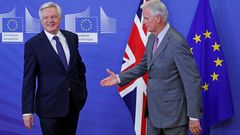 Barnier tiende la mano a su interlocutor brit�nico, David Davis