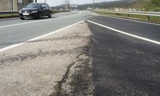 En la zona entre la autov�a, la autopista y la variante siguen quedando baches, pese a las mejoras. 