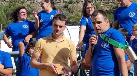 El alcalde, scar Diguez, con la Asociacin de Gandeiros de Montederramo en la entrega de premios.