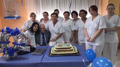 Jos� Gallego Gonz�lez, en la celebraci�n de su 102 cumplea�os en febrero del 2020 en la residencia de O Incio