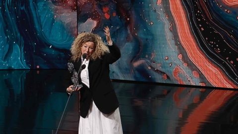 Ar�nzazu Dom�nguez recolle o Mestre Mateo a mellor vestiario por��Antes de n�s�