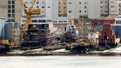 Imagen tomada el 26 diciembre del estado en que se encuentra la construcci�n de la patrullera (a la izquierda).