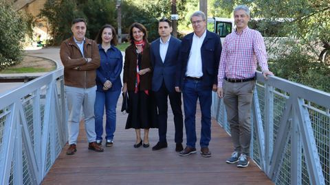 Las autoridades comprobaron la nueva pasarela peatonal de Ponte Codesal, bajo Marcelo Mac�as, que tiene estructura met�lica.
