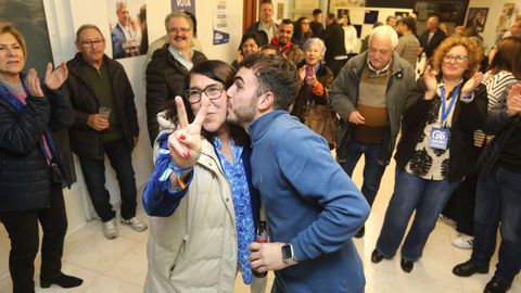 El PP celebra el resultado, Ral Santamara con Ana Granja.