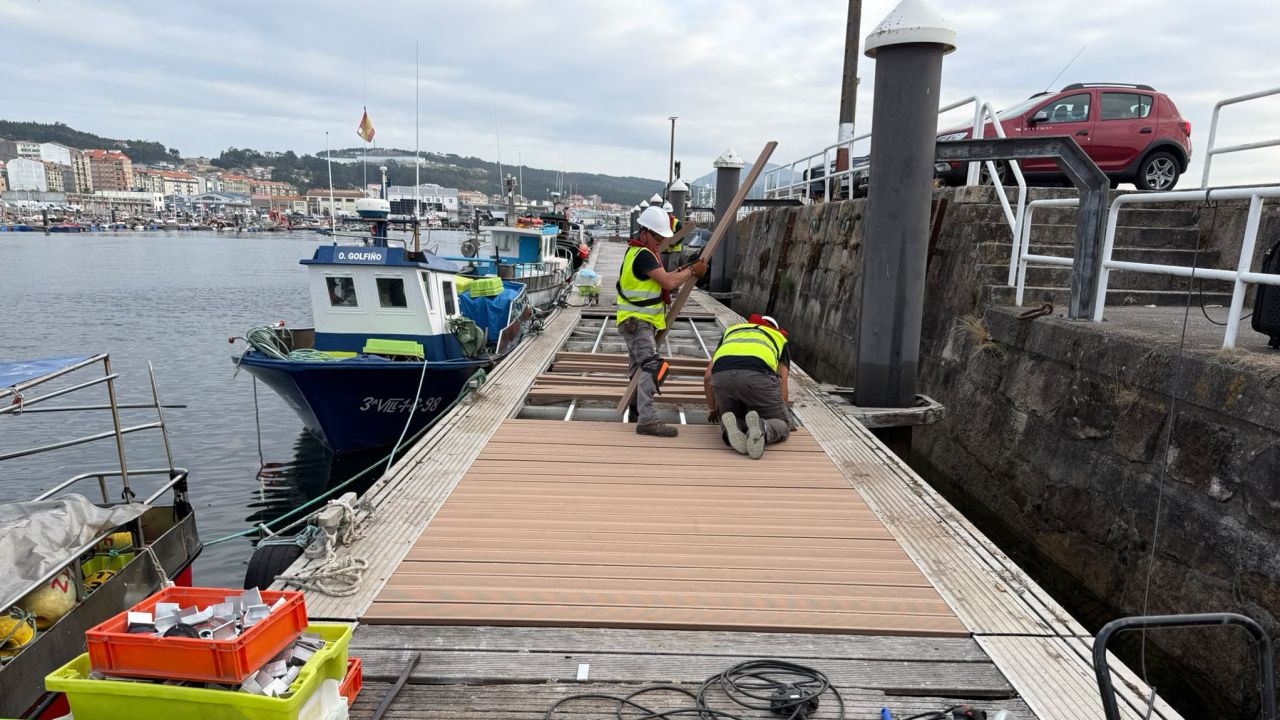 Portos renueva el pantalán de Ribeira para mejorar la seguridad
