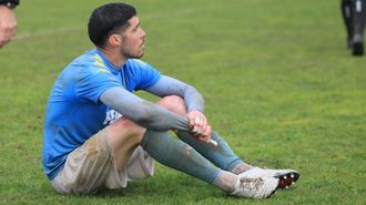 Mario Lorido lamenta el descenso al término del partido en el Pepe Barrera.