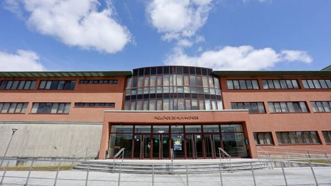 Fachada de la Facultade de Humanidades de la Universidade de Santiago.