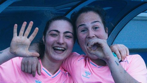 Las futbolistas de As Celtas Ana Toubes y Sara �lvarez, Mu�i.