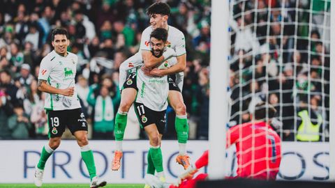 Andr�s Mart�n y Manex Lozano festejan uno de los goles del Racing al Las Palmas