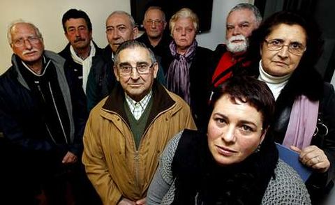 Los afectados lamentan que su propio pa�s, por el que tanto hicieron en la emigraci�n, los trate como si fueran estafadores.