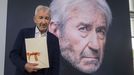 Jos� Sacrist�n, tras recibir el Premio Nacional de Cinematograf�a.