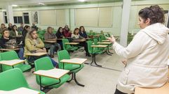 Reuni�n de familias afectadas en el IES Agra de Ra�ces, jornadas atr�s 
