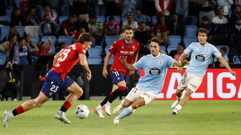 Pablo Dur&aacute;n y Javi Rodr&iacute;guez, durante el Celta-Osasuna.