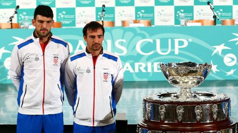 Skugor, a la izquierda