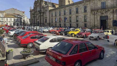 Procesi�n de San Rosendo en Celanova y concentraci�n de cl�sicos en la plaza Mayor